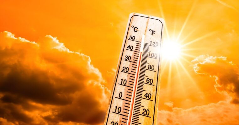Weather monitoring thermometer to track outdoor temperatures